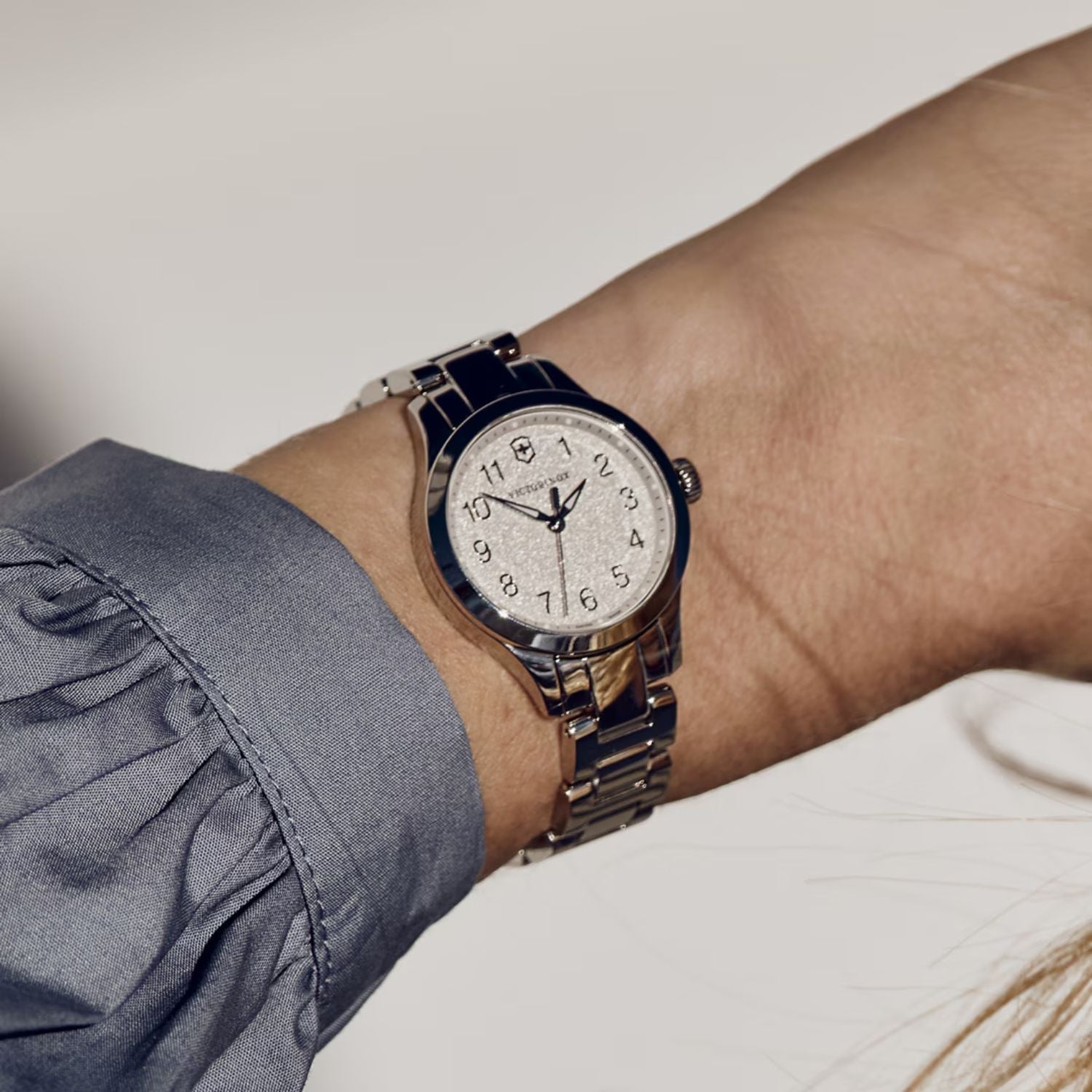 Victorinox Alliance XS White Crystal Ladies 28mm