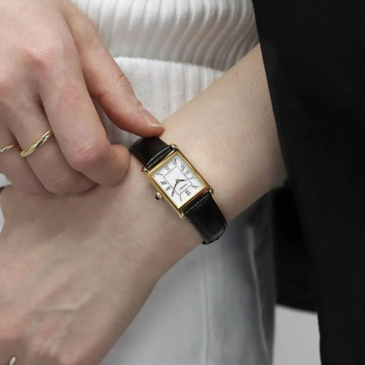 Seiko Tank Gold Ladies Watch SWR054