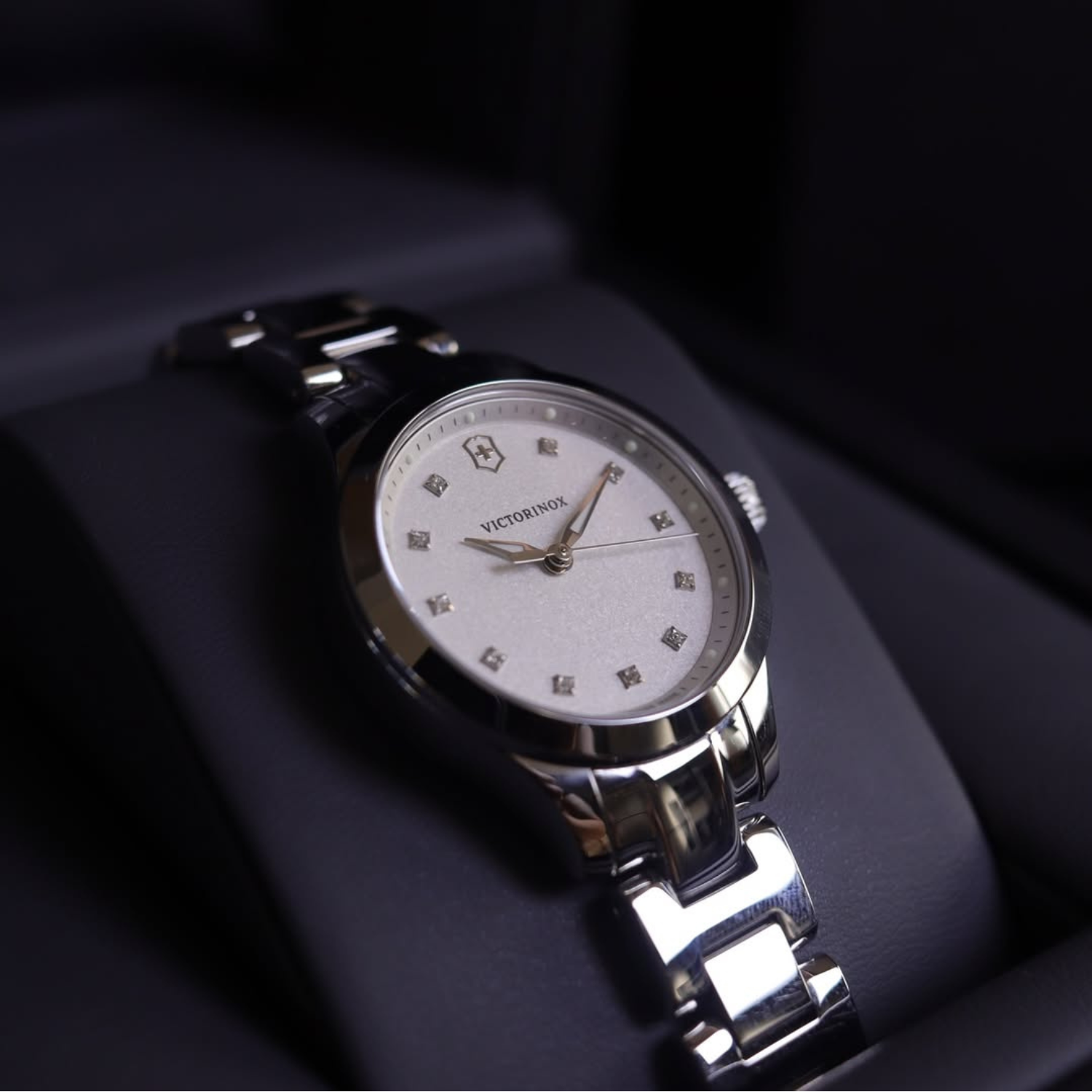 Victorinox Swiss Army Alliance XS White Crystal Ladies 28mm