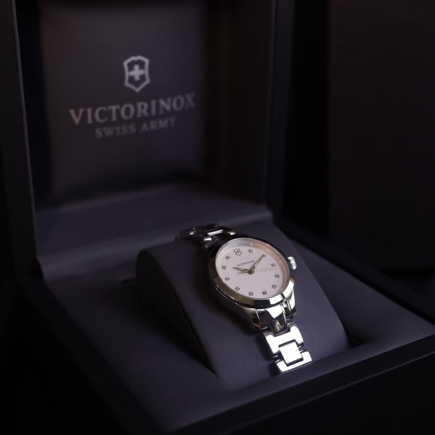 Victorinox Swiss Army Alliance XS White Crystal Ladies 28mm