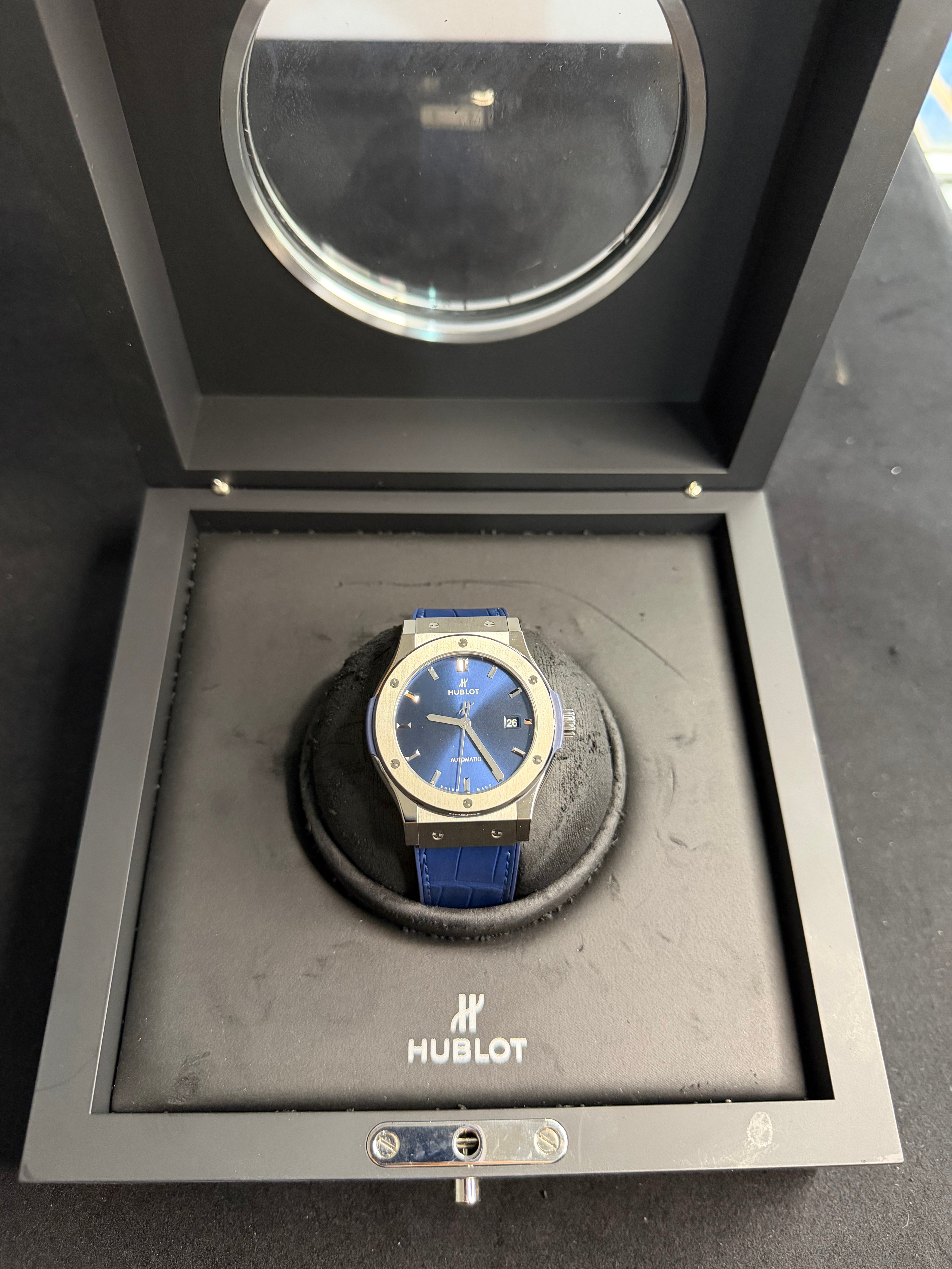 Hublot Classic Fusion Titanium Automatic Blue 42mm (Semi-Nuevo)